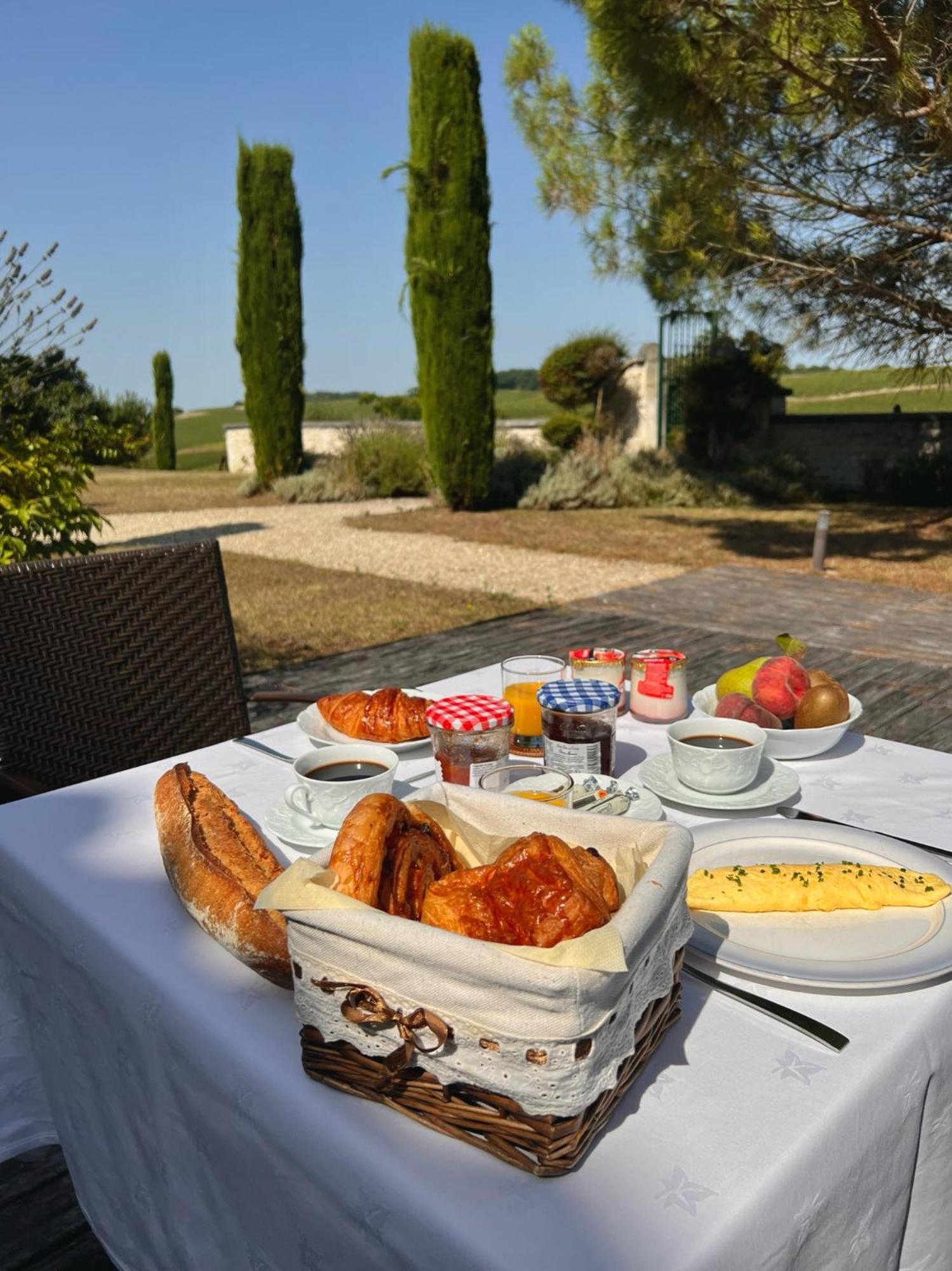 Hotel Le Relais De Saint-Preuil, The Originals Relais Vignes Du Cognac Zewnętrze zdjęcie